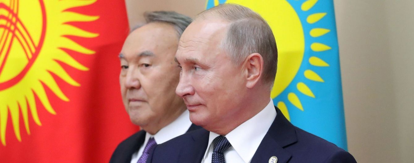 Перед відставкою Назарбаєв провів телефонну розмову з Путіним. У Кремлі її зміст тримають у таємниці