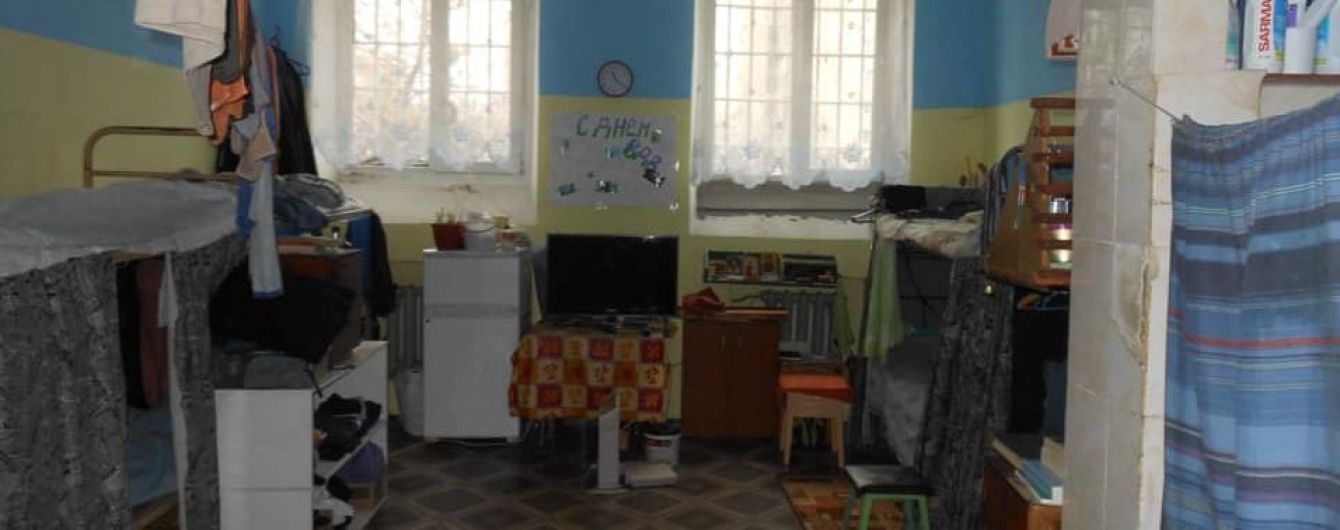 Чистая постель, пароварка и телевизор: у Денисовой показали условия содержания Вышинского в СИЗО