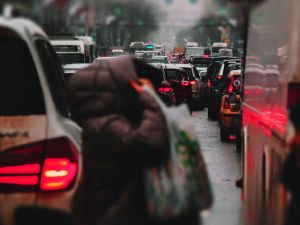 Важные улицы и мосты Киева захватили пробки. Куда не стоит ехать 17 мая