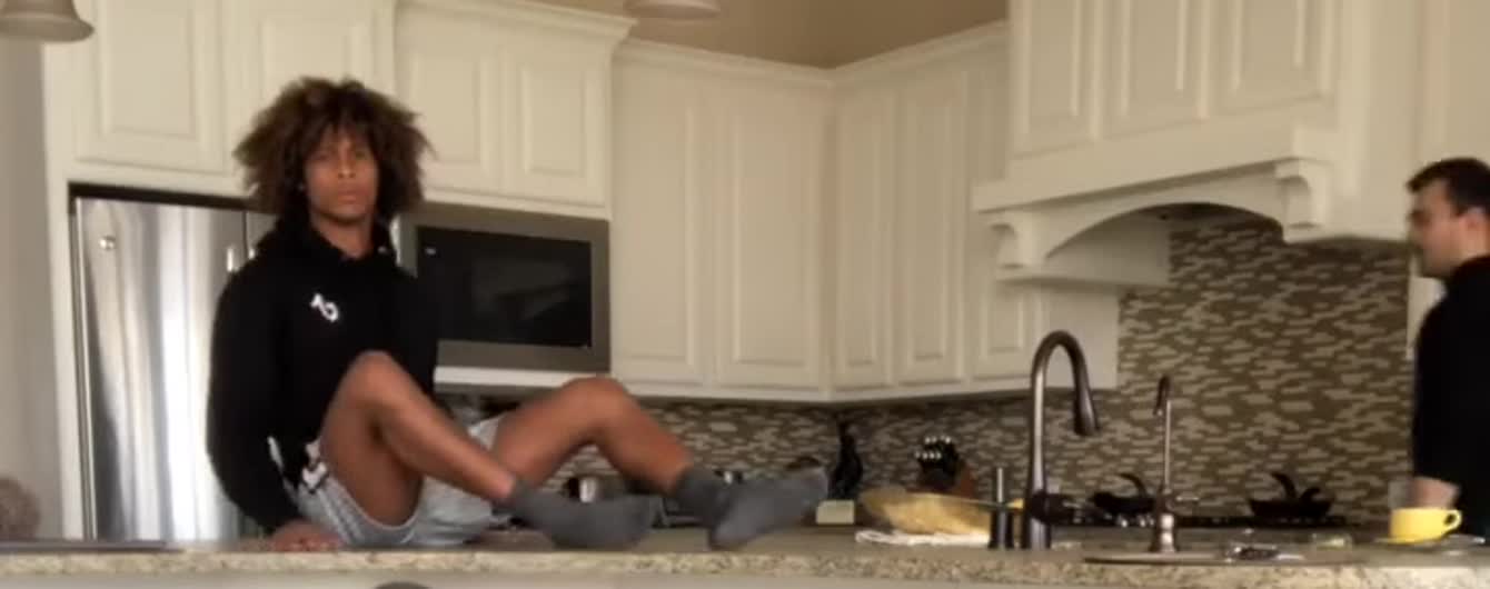 #MicrowaveChallenge: юзеры крутятся на видео, как еда в микроволновке
