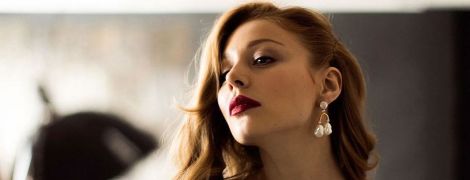 Навіщо так гаряче: Тіна Кароль оголила стрункі ніжки у пікантній спідниці