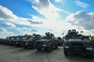 Українська армія отримала понад 400 одиниць техніки та нового озброєння