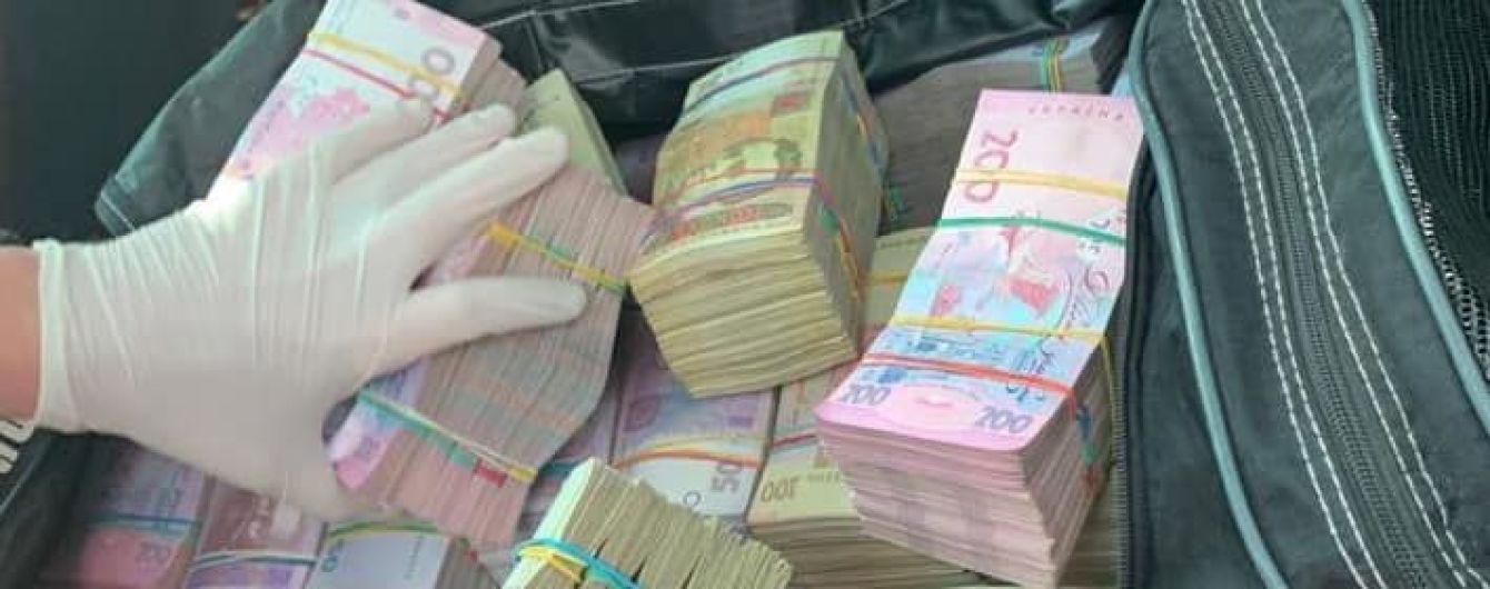 На Ровенщине задержали агитатора с 2,5 млн гривен наличных денег для подкупа избирателей – Луценко