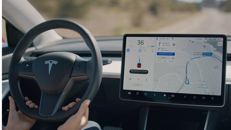 Салон Tesla