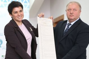 В ЦИК показали 80-сантиметровый бюллетень для выборов президента Украины
