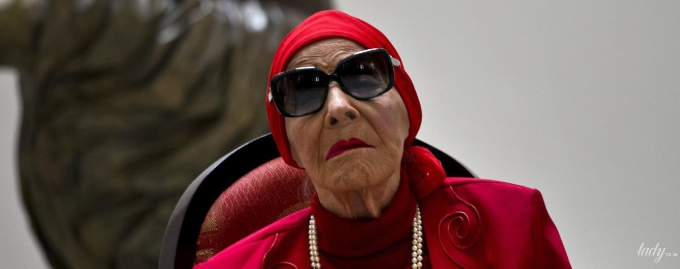 Во всем красном и в жемчуге: эффектный образ 97-летней кубинской балерины на торжественной церемонии