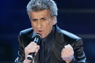 Скандал із Тото Кутуньйо. Італійського співака пустили до України попри привітання Путіна