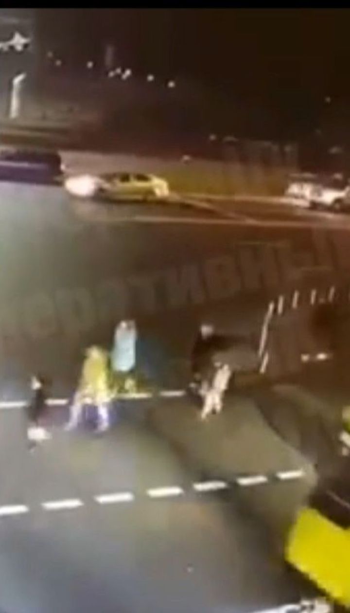 В Києві у натовп пішоходів влетів автобус