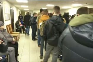 Ажиотаж в ЦПАУ: избиратели бросились искать себя в списках и менять место голосования