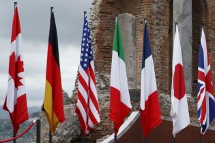 Послы G7 написали письмо Авакову об "угрозе срыва выборов из-за экстремистов"