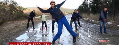 "Тут плакали усі автівок водії – і "Лада", і "Паджеро" однаково": священик зняв кліп про жахливу дорогу на Львівщині