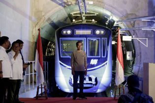 В Індонезії відкрили першу в країні лінію метро