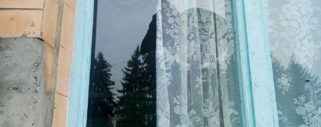 На Ровенщине неизвестные разбили окно избирательного участка