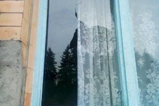На Ровенщине неизвестные разбили окно избирательного участка