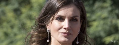 Красивая королева Летиция и женственная Хулиана Авада: дамы на торжественном приеме в правительственном доме