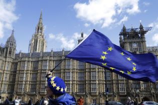 Первые министры Шотландии и Уэльса просят ЕС об отсрочке Brexit