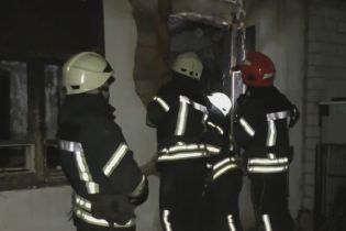 В Житомире двое людей погибли в пожаре в многоквартирном одноэтажке