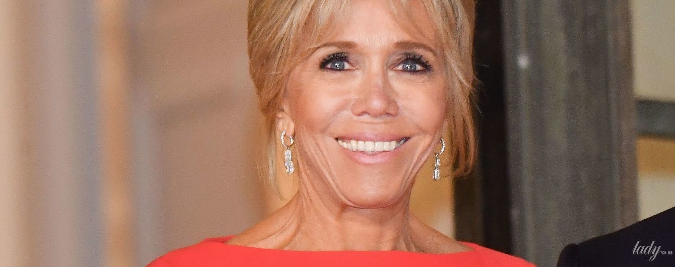Не отвести глаз: 65-летняя Брижит Макрон надела на торжественный ужин красное платье