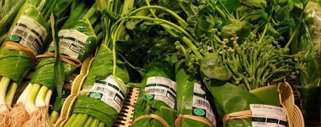 В Таиланде супермаркет пакует продукты в банановые листья вместо пакетов