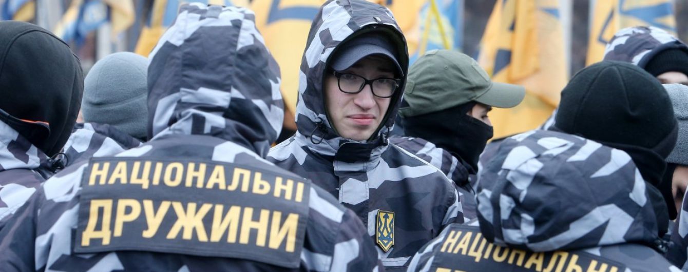 Порошенко на закрытой встрече: "Олигархи финансируют "Нацдружины", потому что те их шантажируют"