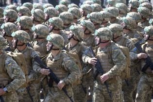 Зеленський прийняв командування Збройними силами України