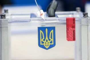 ЦВК почала опрацьовувати протоколи з мокрими печатками