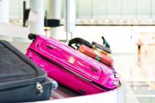 Суд в Италии приостановил действие штрафов в правилах ручного багажа Ryanair и Wizz Air