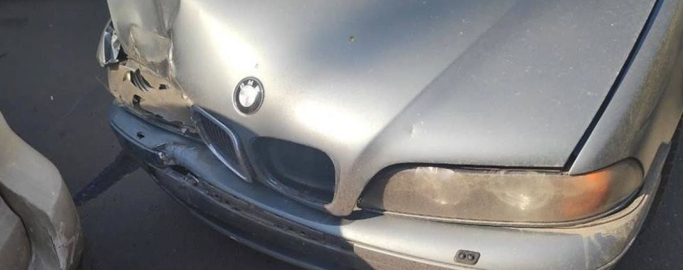 В Одессе BMW сбил женщину с ребенком на тротуаре