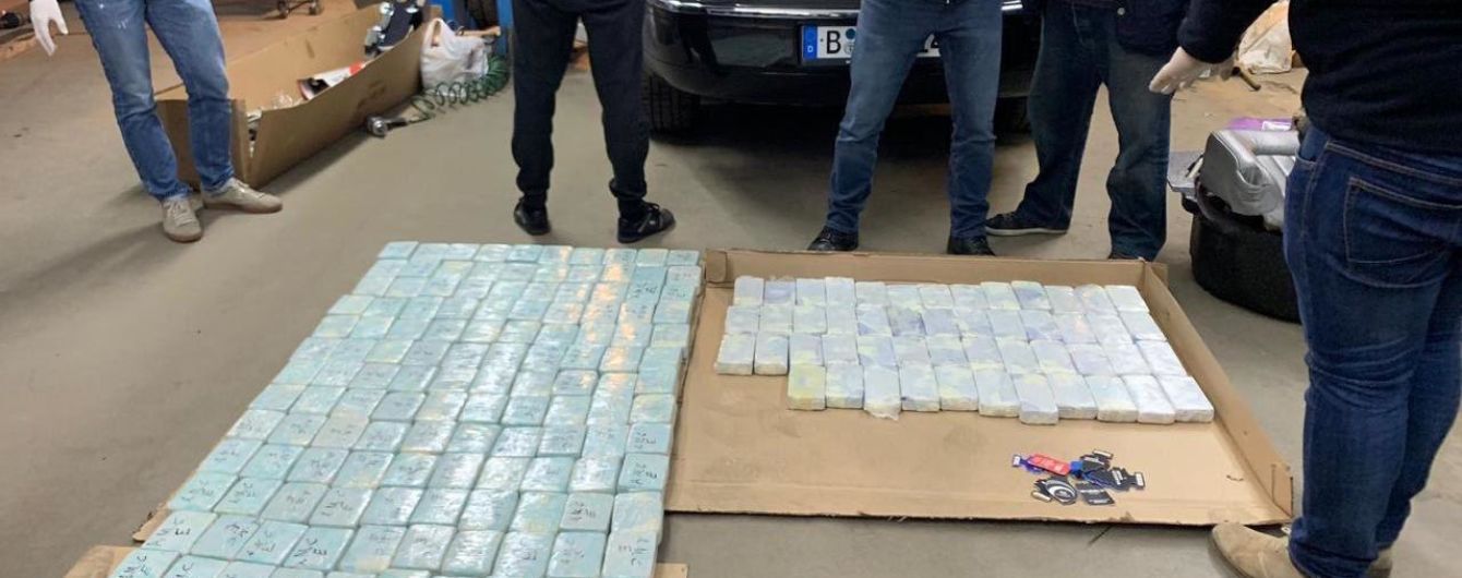 В Киевской области у иностранца нашли 100 кг героина