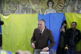Гриценко задумал объединиться с Саакашвили. Но спросил своих сторонников, стоит ли