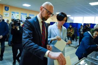 Яценюк до последнего не знал, за кого проголосовать