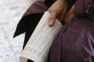 У Києві на одній з виборчих дільниць помітили "ручки, які висихають"