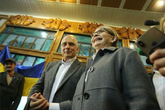 Депутати на чолі з Тимошенко зайняли у Раді місця Разумкова і Стефанчука