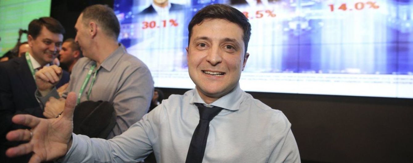 Стараюсь "быть мужиком": Зеленский объяснил жесткий стиль разговора с Порошенко