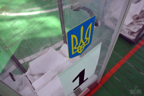 Вибори за кордоном: Порошенка найбільше підтримали українці Швейцарії, в Естонії та Молдові проголосували за Бойка