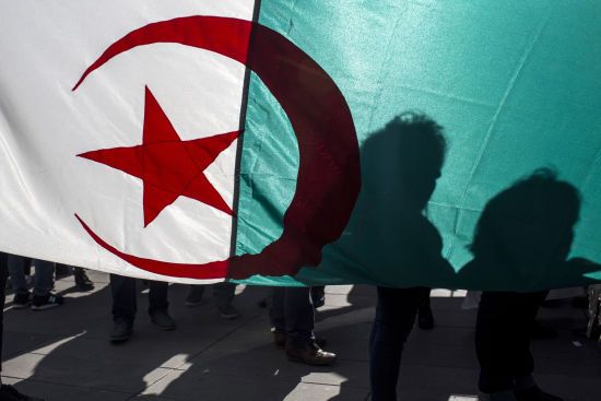 Президент Алжиру заявив про відставку після 20 років правління