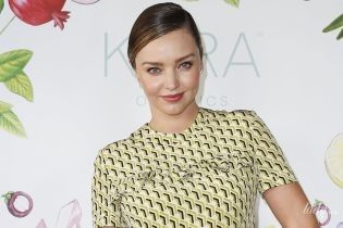 В миниатюрном платье: беременная Миранда Керр на презентации косметики в Мюнхене