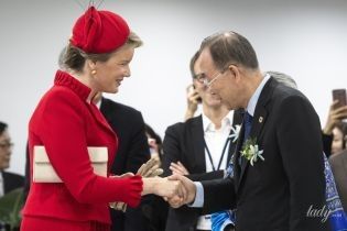 Червоний їй пасує: два яскравих образи королеви Матильди