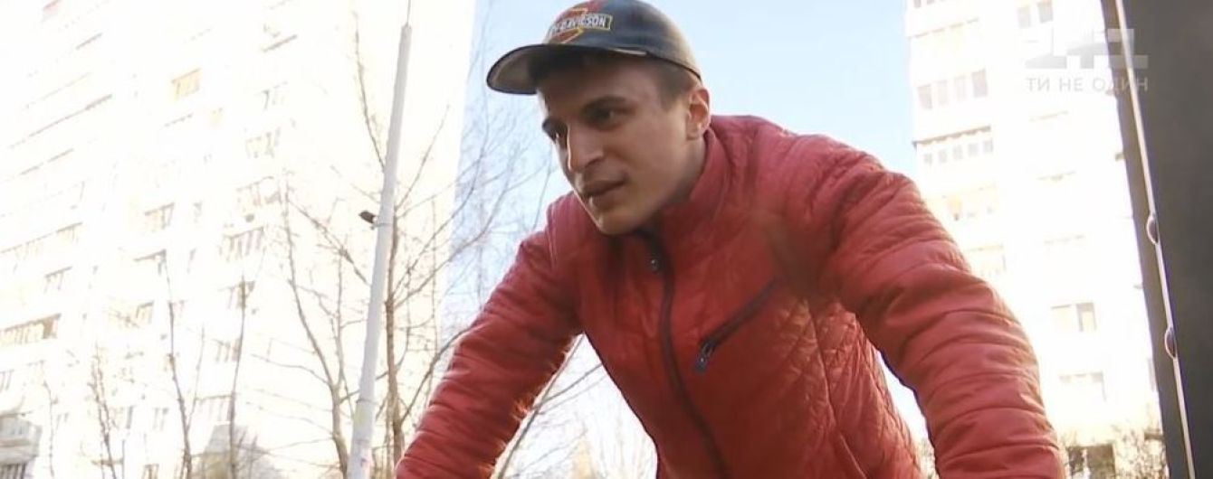 От диагноза "необучаемый" до выша: как живет 23-летний парень с аутизмом