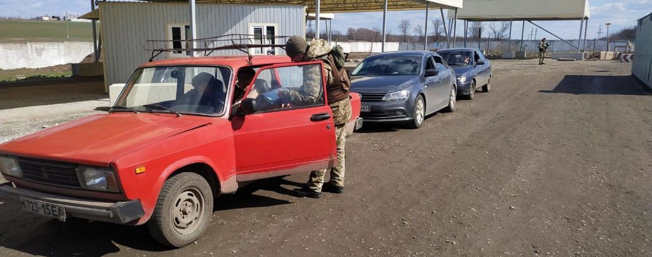 На Донбассе временно закрывают пункт пропуска “Гнутово”