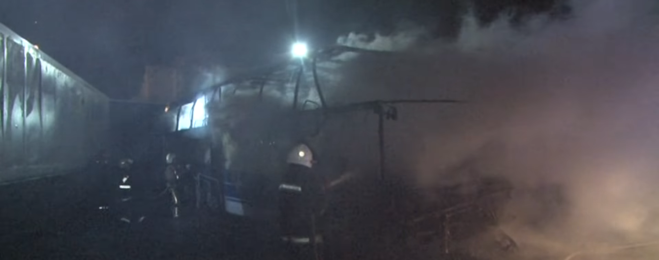 Во Львове дотла сгорел автобус