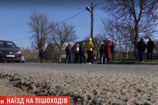 В Одесской области селяне угрожают самосудом пьяному водителю, который сбил двух женщин и скрылся