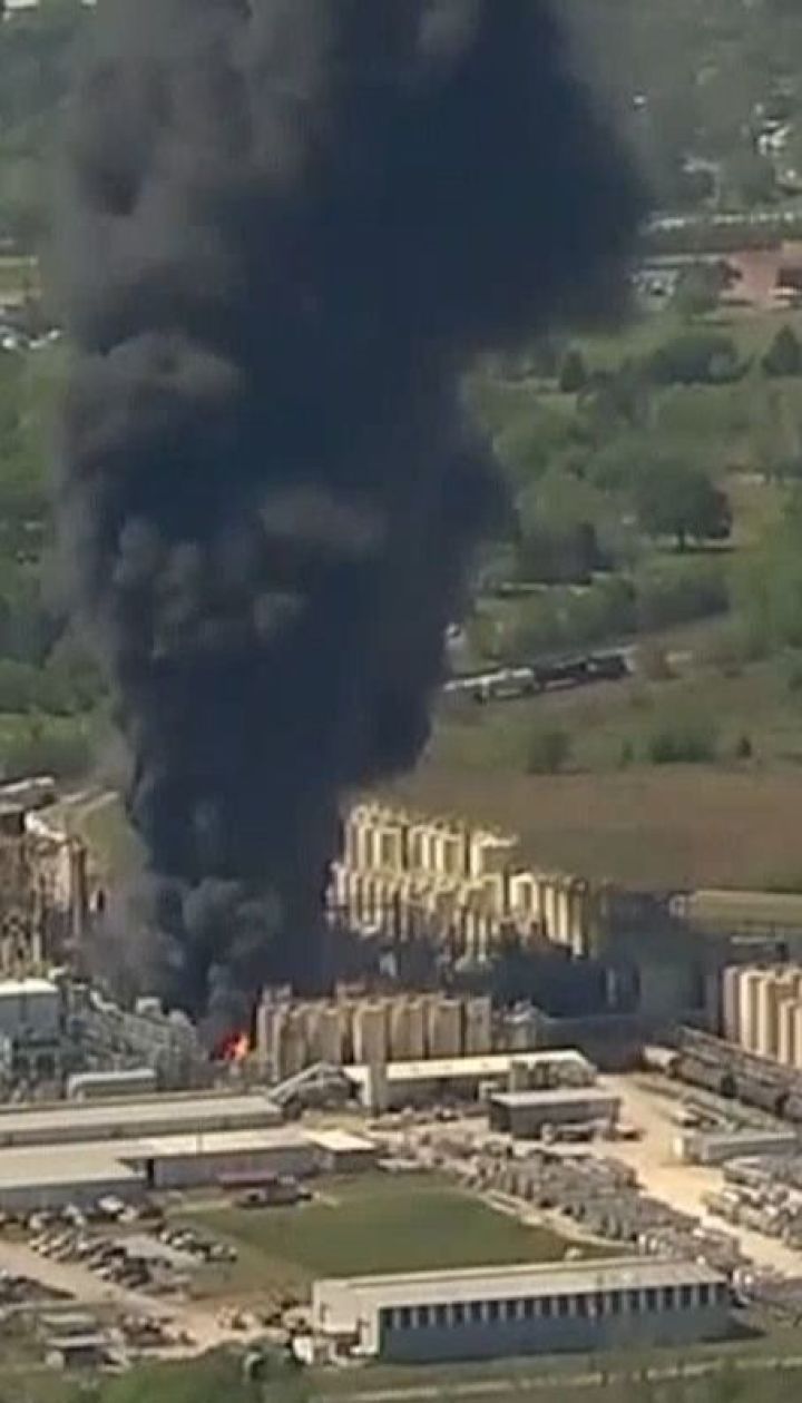 В Техасе в результате пожара на нефтяном заводе погиб человек