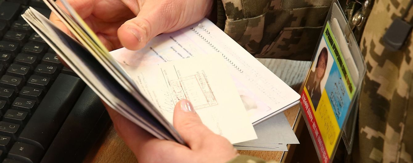Беларусь выдворила в Украину экс-боевика, который указал в резюме службу в батальоне “Восток”
