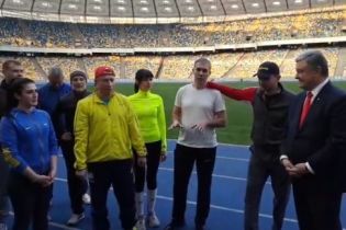 Уже на “Олимпийском”. Порошенко на стадионе встретился со сборной Invictus Games