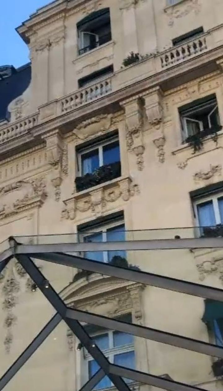 Французька поліція розшукує злодіїв, що пограбували елітний готель у центрі Парижа