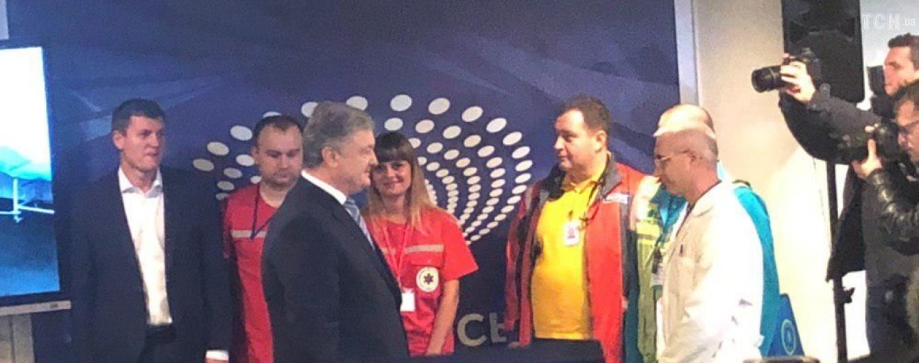 Порошенко приехал на "Олимпийский" для сдачи анализов