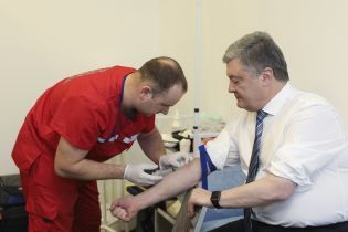 Порошенко повторно сдаст анализы на НСК "Олимпийский", на этот раз представителям VADA