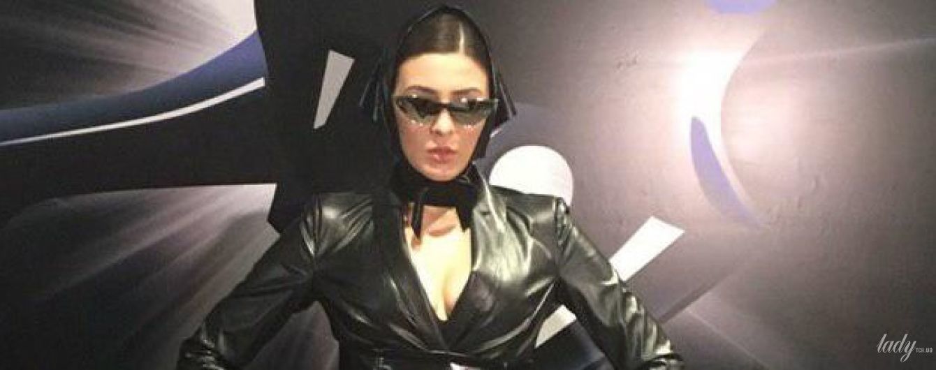 В экстремальном мини и стрипах: сексуальная MARUV своим выступлением произвела фурор на вечеринке