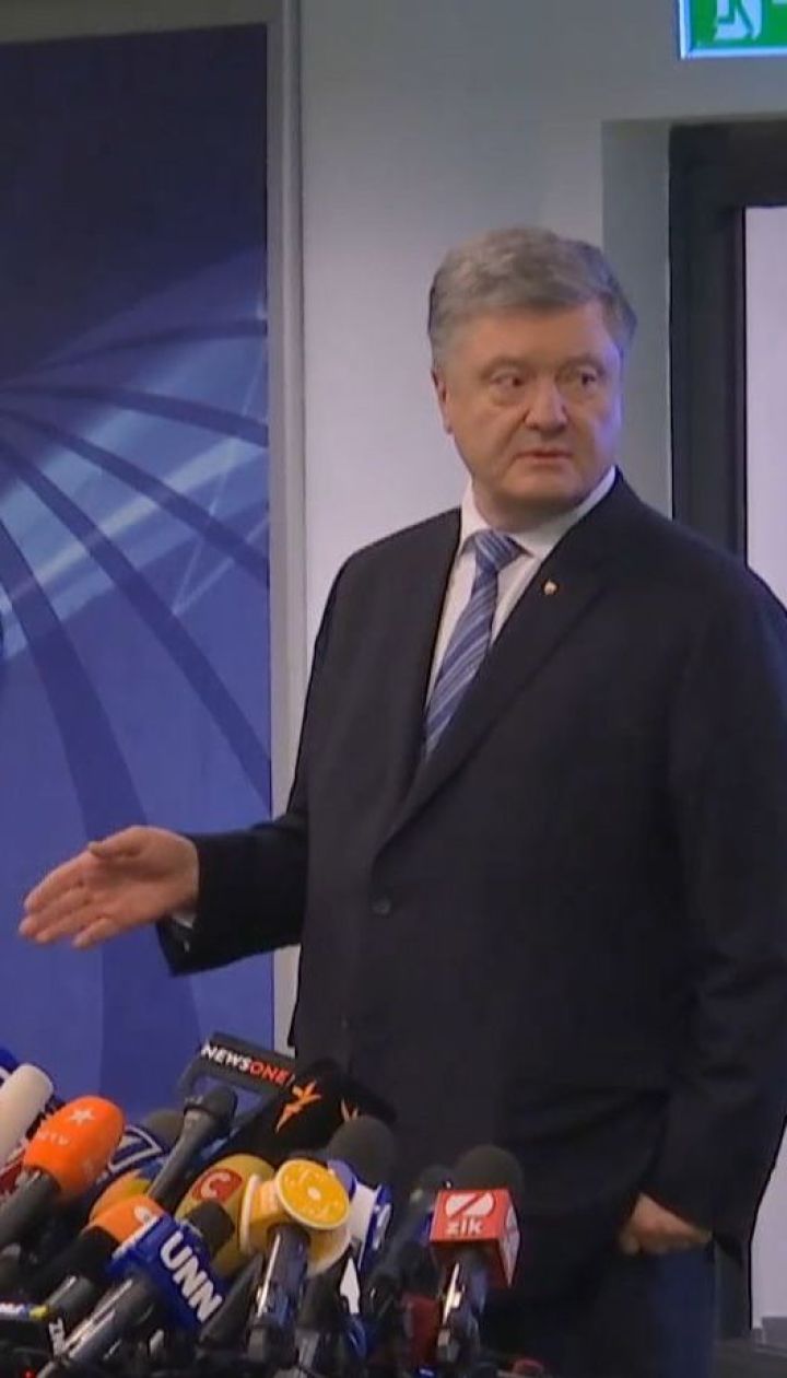 Українці стежили, як Порошенко та Зеленський здавали аналізи